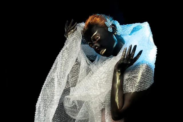 bubble wrap, body painting, black skin, portrait, girl, gold, makeup, model, fantasy, mystical, creative, woman, mysterious, art, black, bubble wrap, bubble wrap, bubble wrap, bubble wrap, bubble wrap. Scegliere imballaggi protettivi